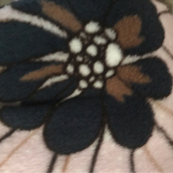 Vera Bradley Aloha Blooms Throw Blanket 80” X 50” - Picture 5 of 6